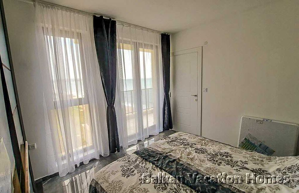 Луксозен апартамент на брега на морето в Обзор