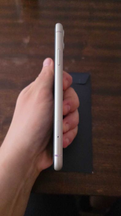 iPhone 11 128GB – Като нов + подарък