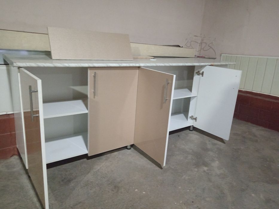 Кухонный шкаф с раковиной