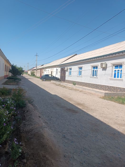 Hovli uy joy sotiladi