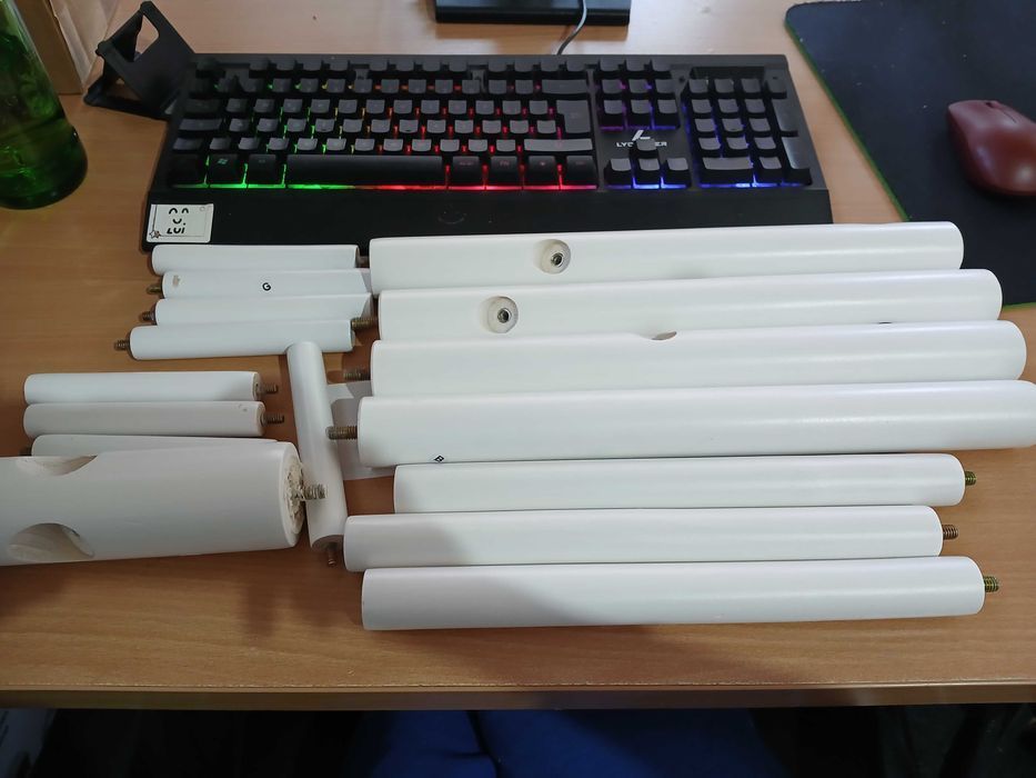 Cuier lemn SEANTUA, 8 carlige, alb, reglabil