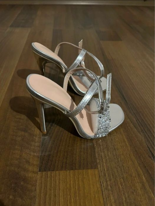 Sandale cu toc argintii