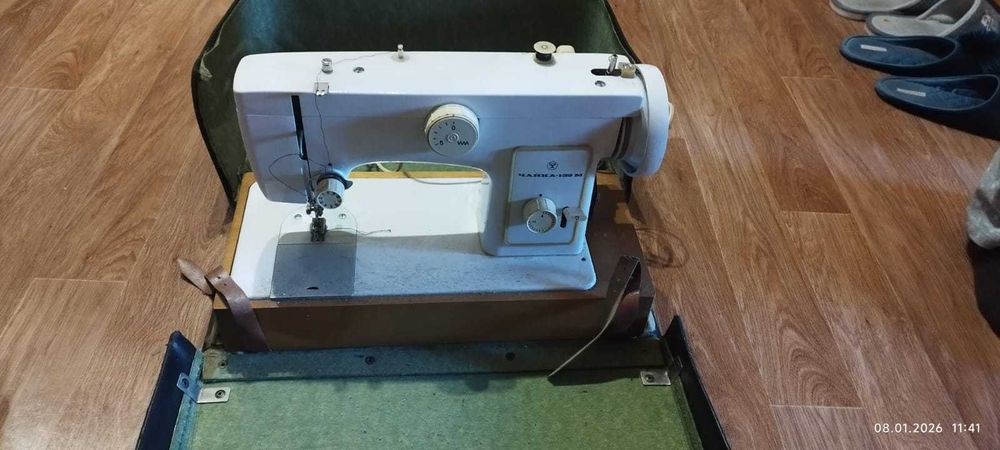 Швейная машинка Чайка