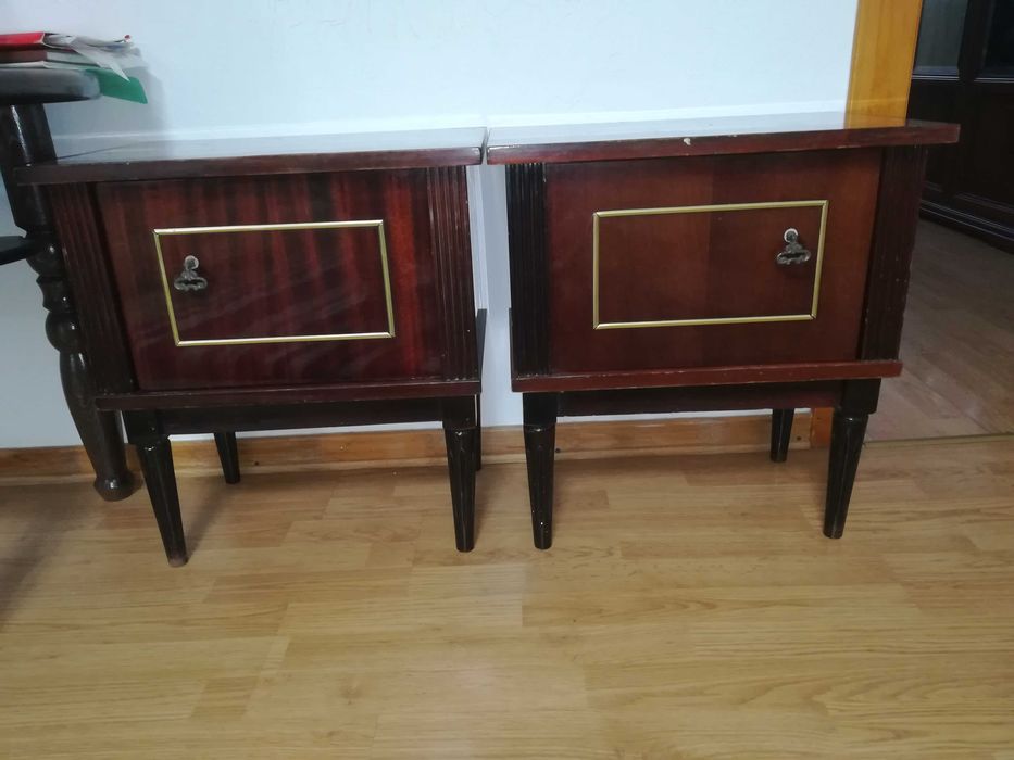 Из дерева этажерка,пуфик