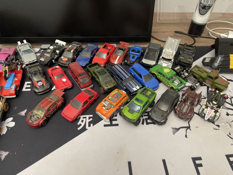 Машинки хотвилс hot weels