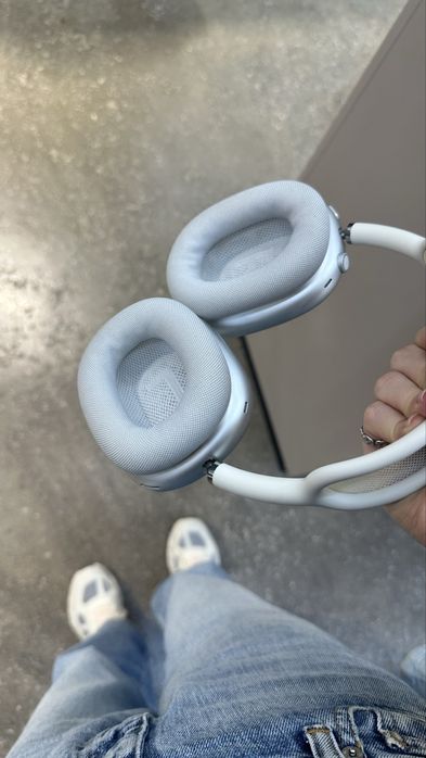 Продам оригинальные  Airpods Max