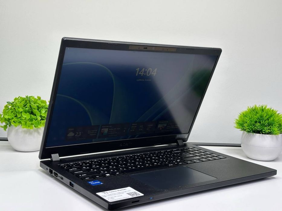 Acer TraveMate  SSD:512gb ram 8gb••