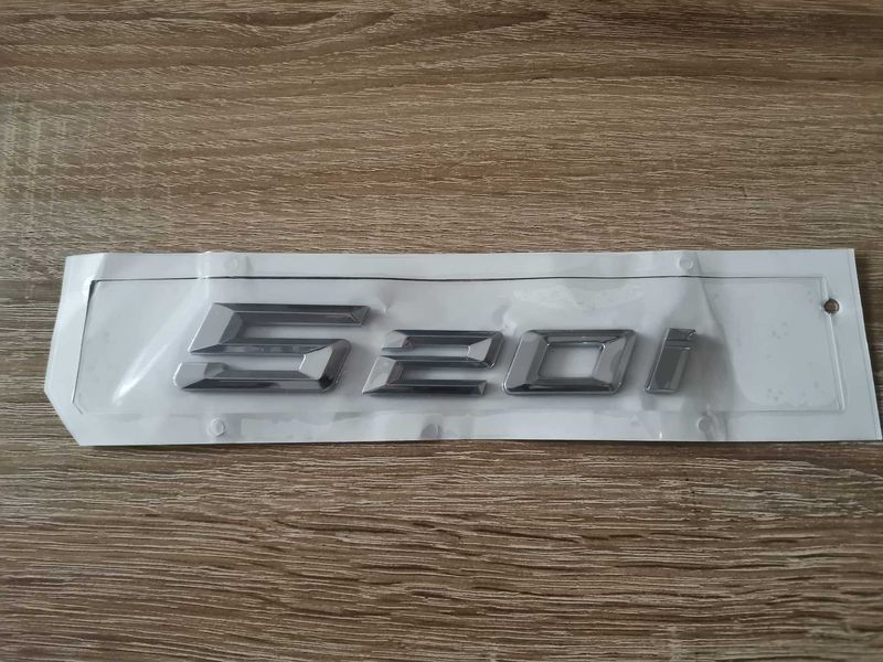 сребриста емблема BMW 520i (G60) нов стил