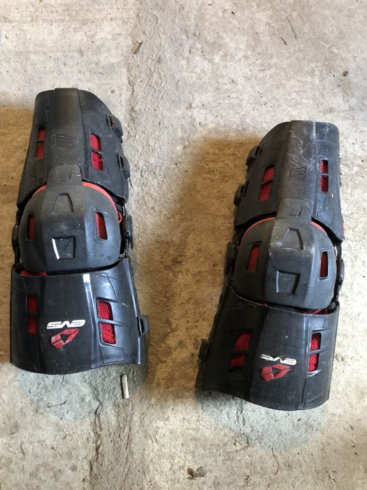 Genunchiere  evs rs8