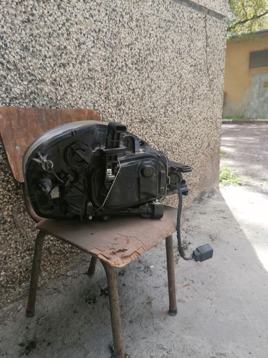 Продавам ляв фар