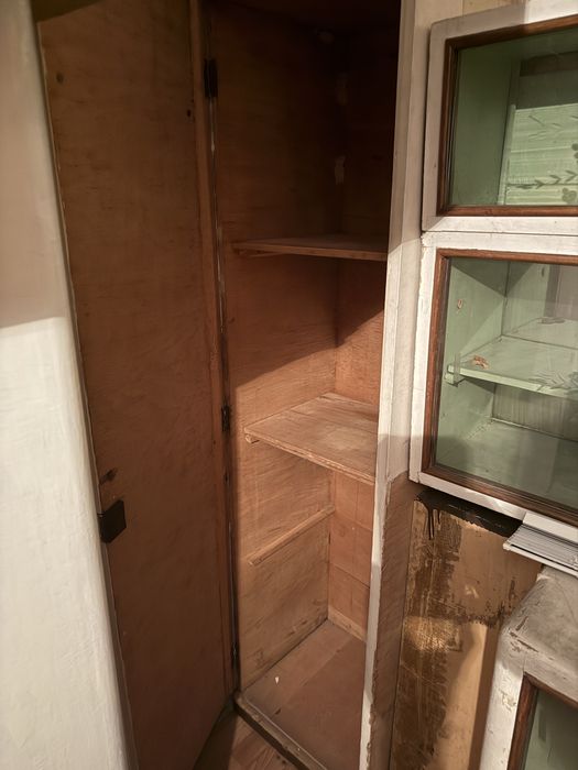 Подарявам шкаф от масивна дървесина и надстройки