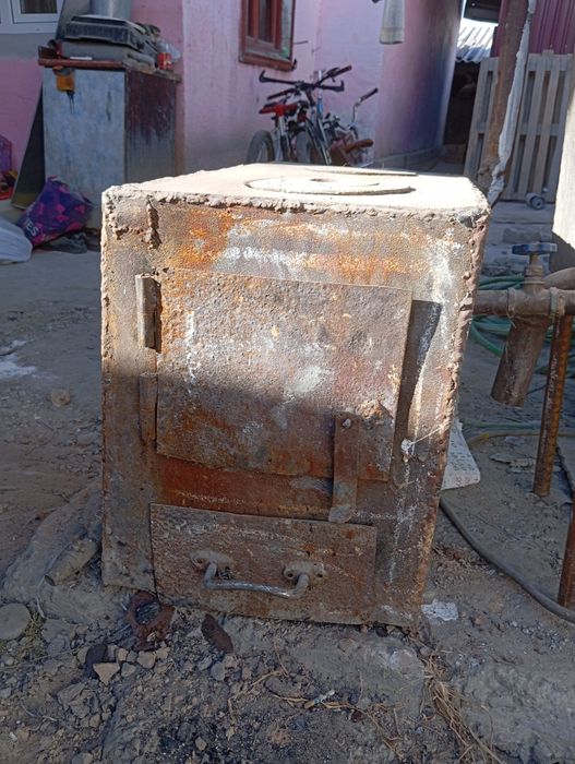 Продам 2 печи газовый и угольный!