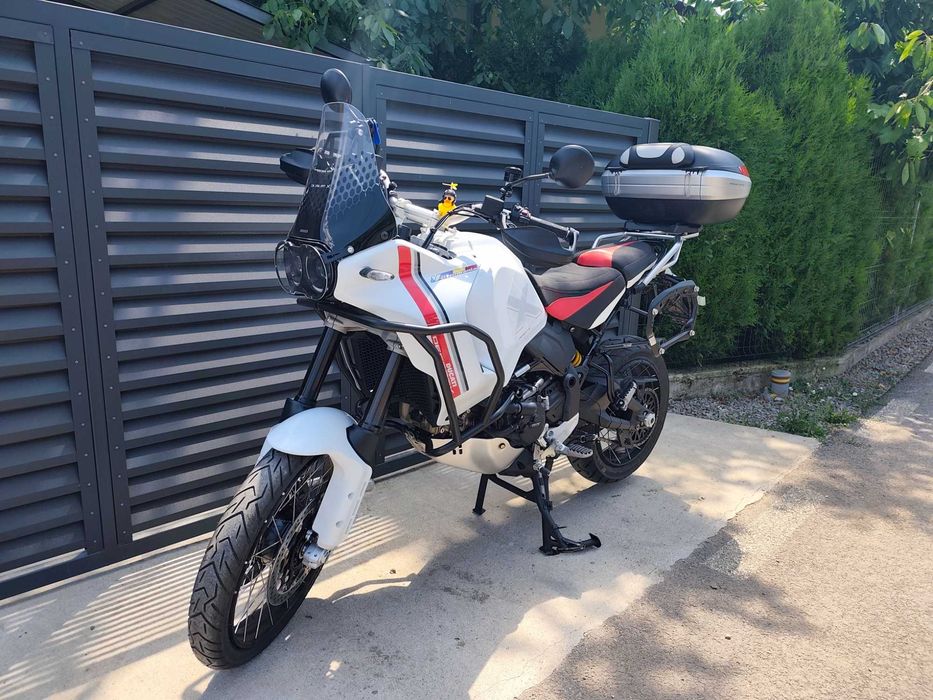 Ducati Desert X 2025