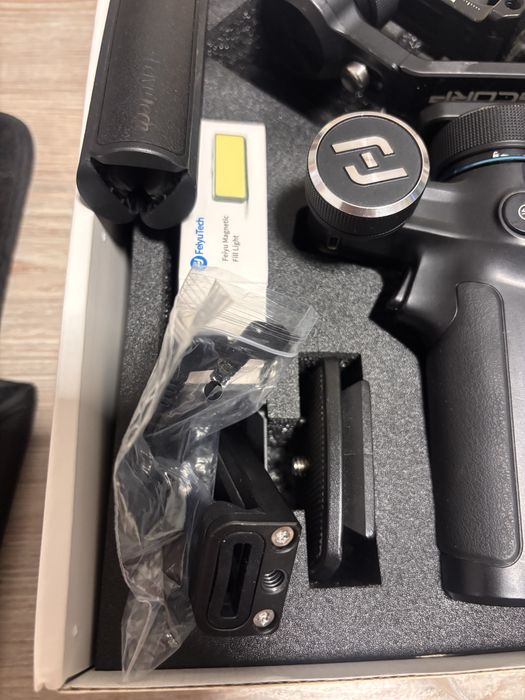 Vand sony 6300, 2 obiective, blit, stabilizator