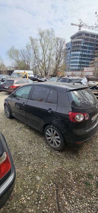 Vand Golf 5 plus 1.9 tdi sau schimb cu volvo v40