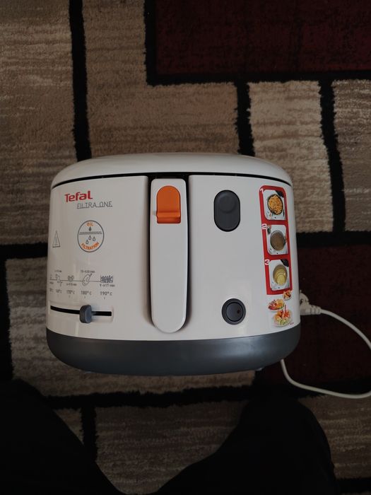 Vând Friteuză Tefal