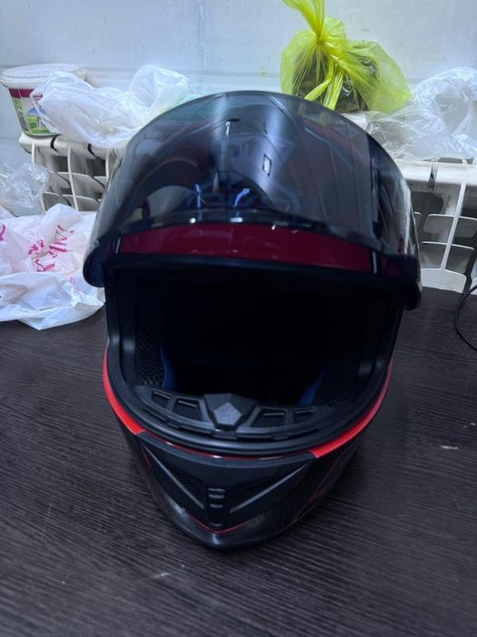 Шлем новый и перчатки