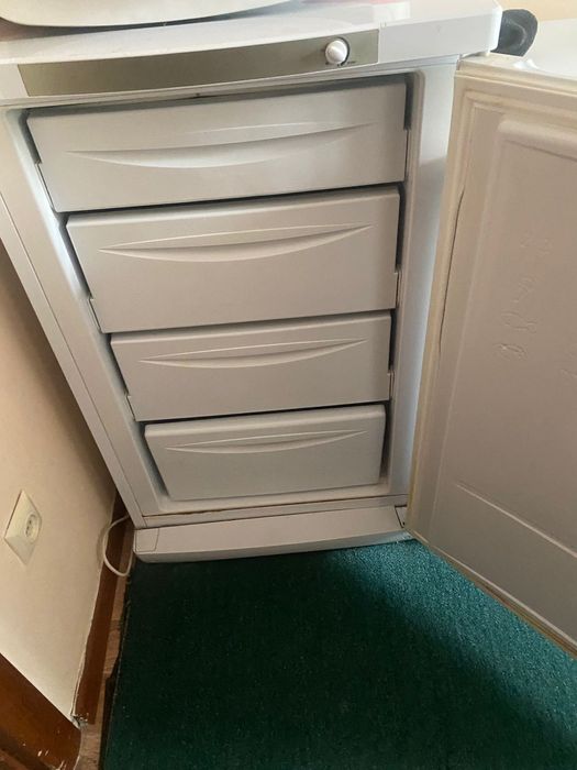 Морозика продаю и машинку ,