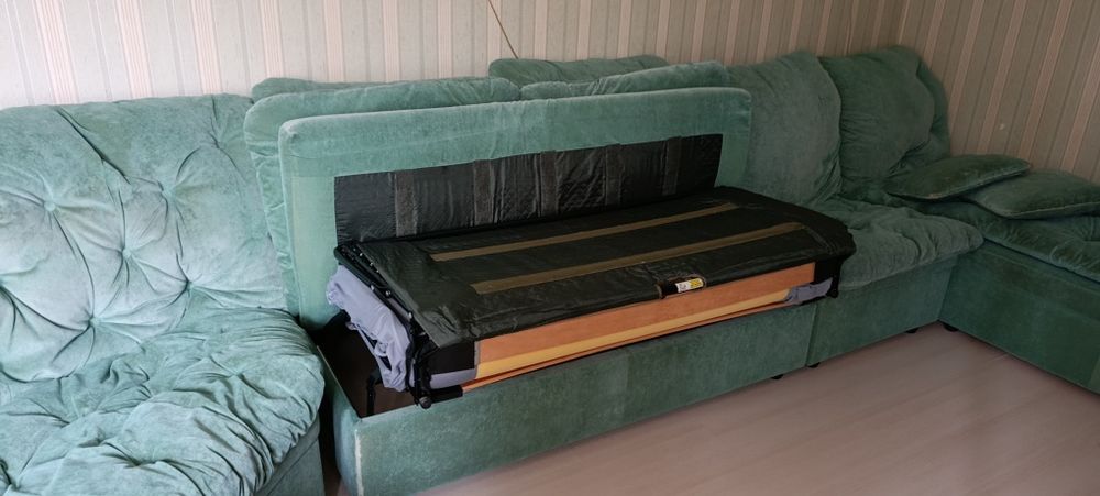 Продам большой диван б.у.