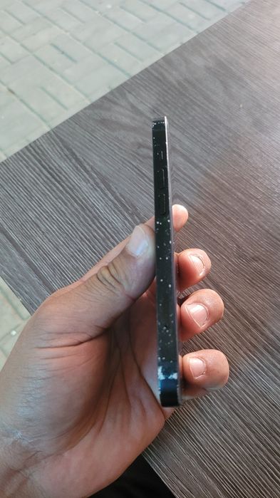 IPhone 13 128гб норм телефон