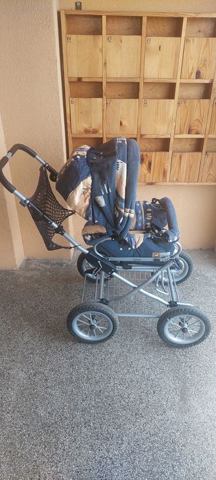 Детска количка с променяща се форма