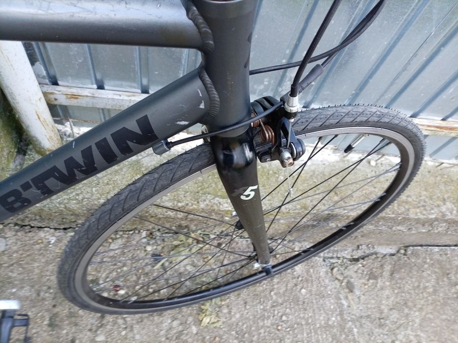 Vând urgent bicicleta, cursiera cu furca carbon