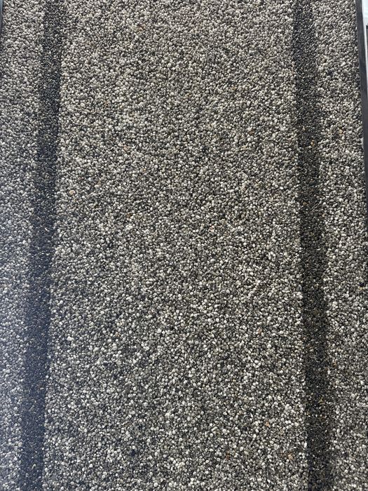 Tosh gilam. Hovli.  terassa. parkovka. yolaklar. Bolalar maydonlari