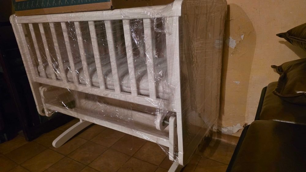 Дървена бебешка люлка/кошара