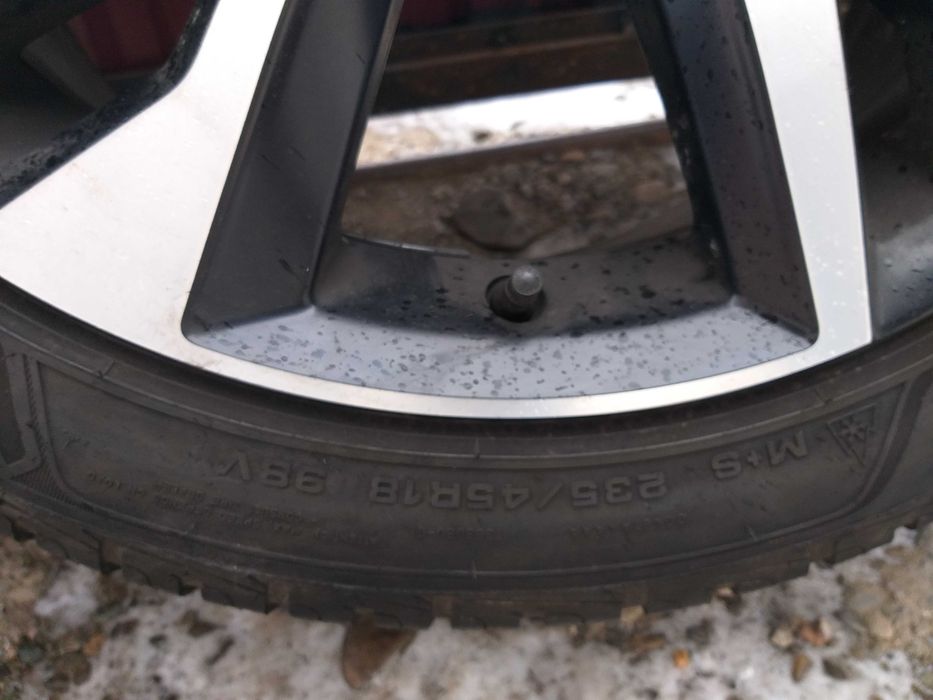 Doua Anvelope Iarna Good Year UltraGrip Performance 235 45 R18 ci271