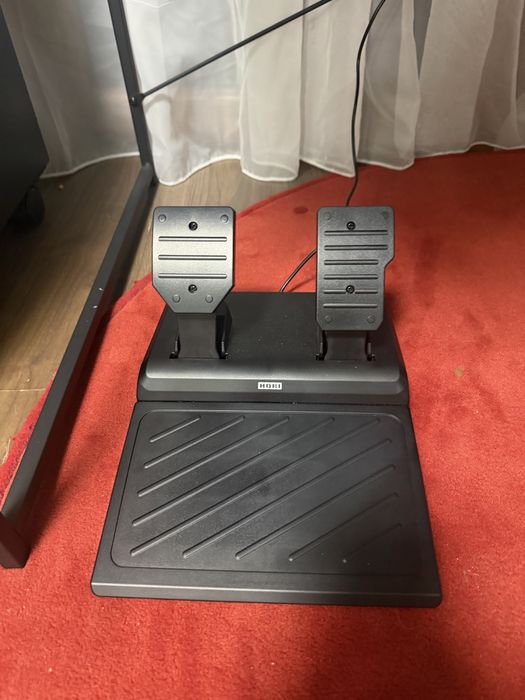 Volan gaming Hori, compatibil cu Playstation 4/5 și PC