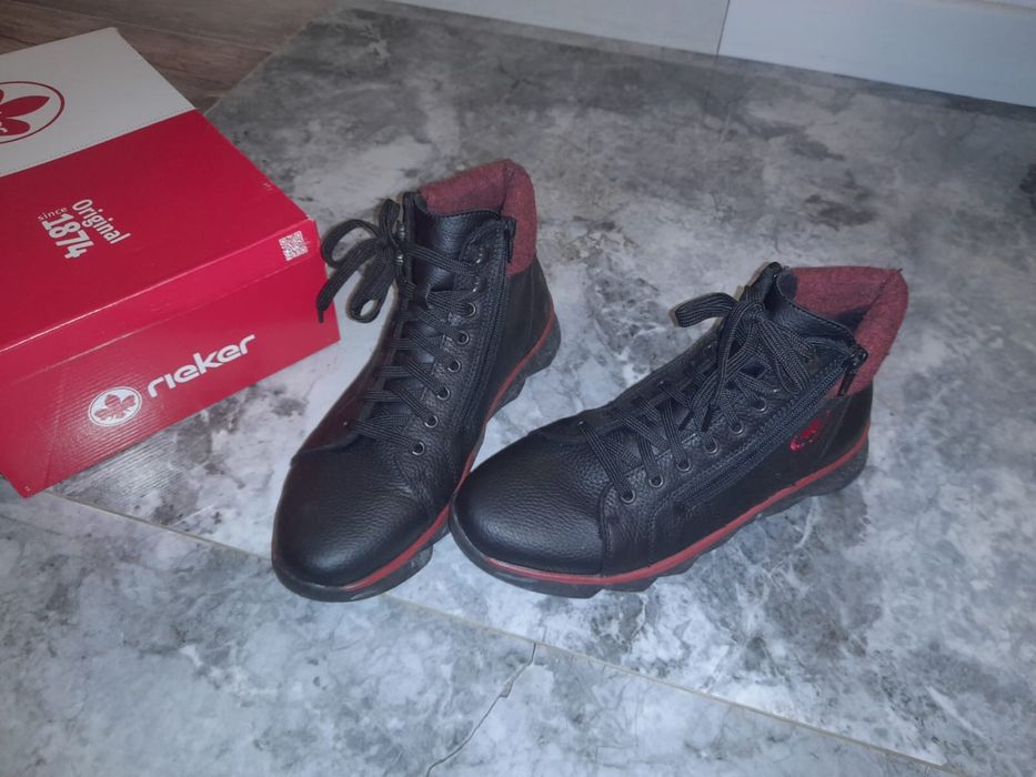 Продам зимние ботинки