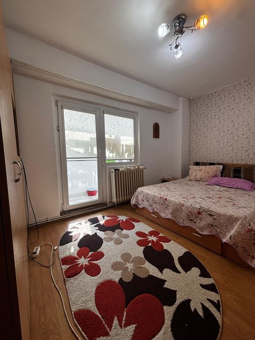 De vânzare apartament 4 camere