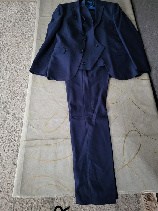 Костюм мужской 46 размера