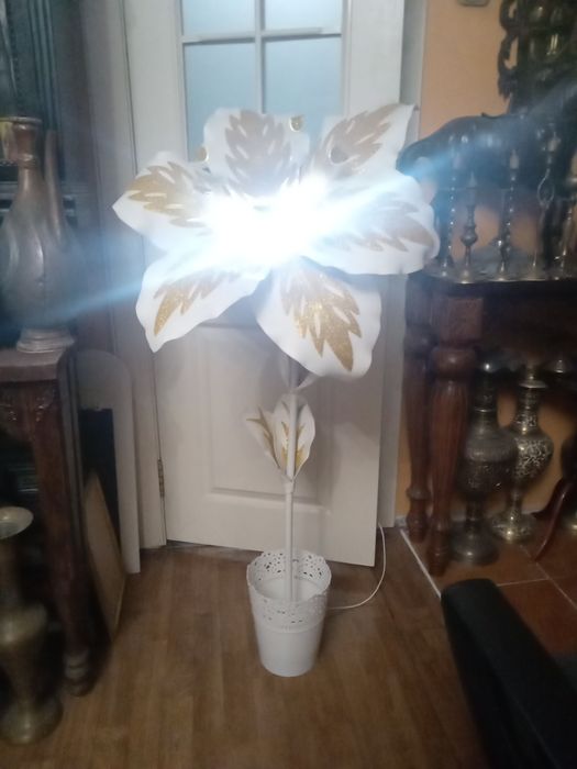 Необычная лампа цветок .