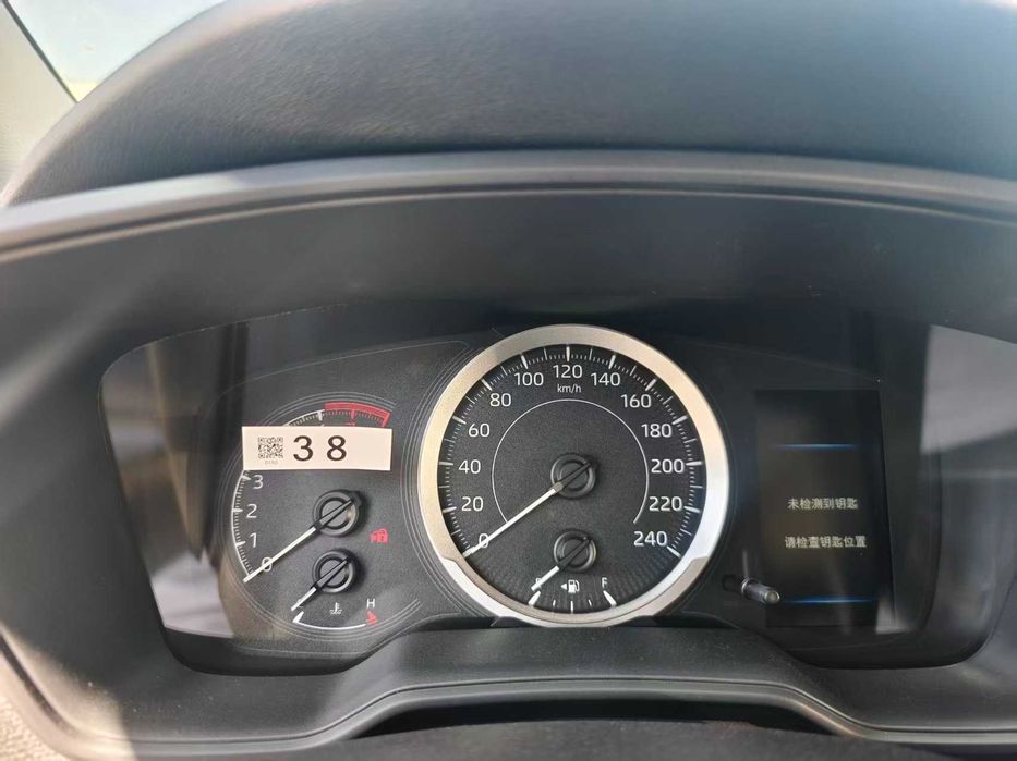 Toyota Corolla D-4T, седан, белый цвет.