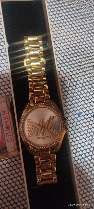Продам женские часы новые