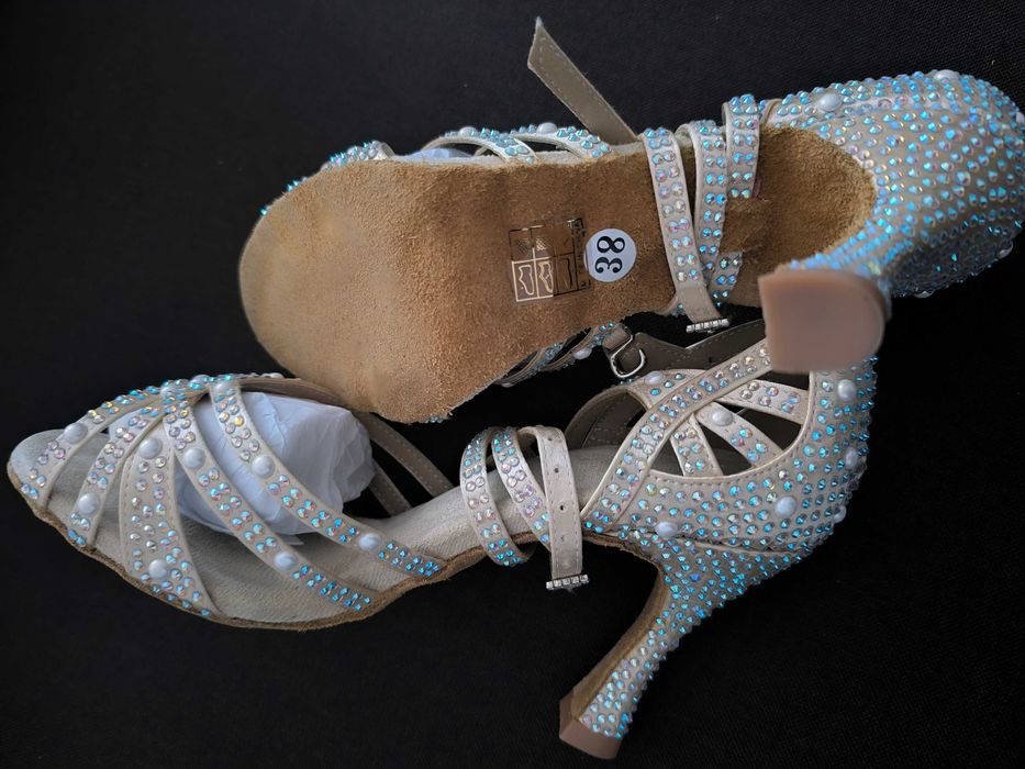 Нови дамски обувки за латино танци, 38 номер, 9 см ток