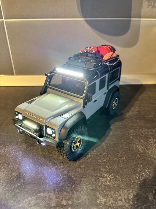 Traxxas trx4m Defender, leduri, brate metalice, jante metalice