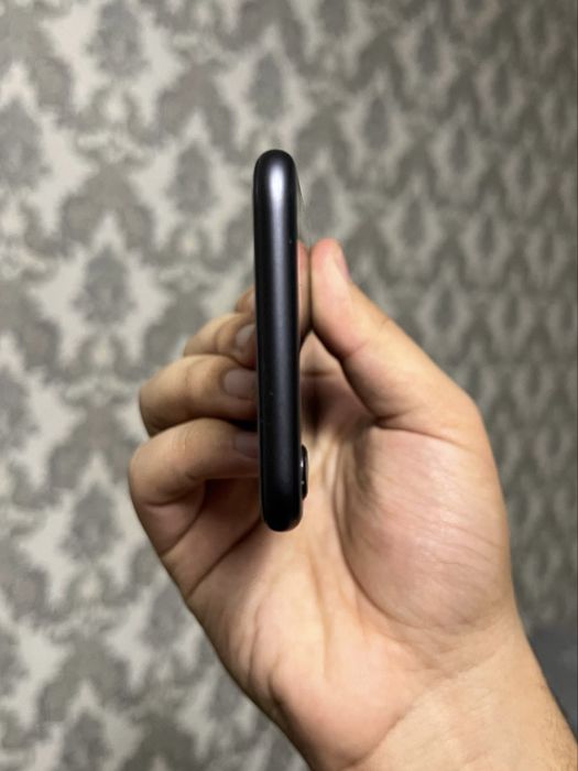 iPhone SE3 2022 narxi kelishiladi