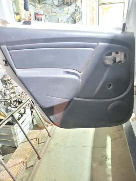 Обшивка дверей Рено Дастер