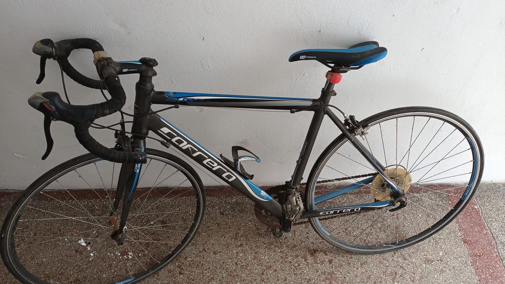 VÂND BICICLETĂ de șosea CARRERA 700 LEI negociabil