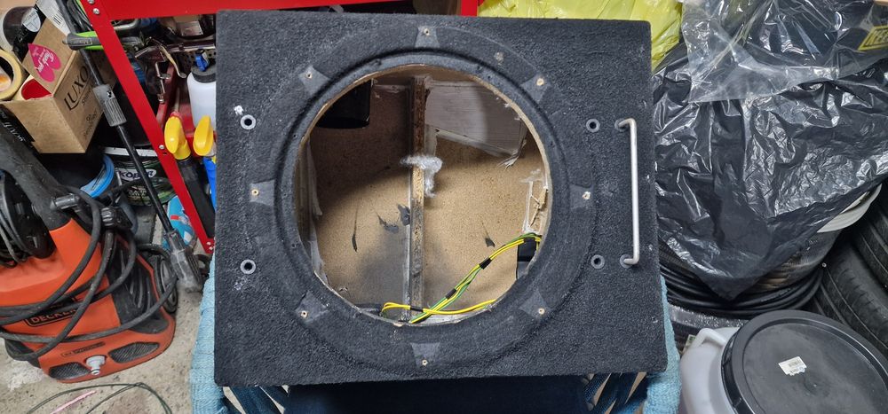 Subwoofer,amplificator, incinta de 12",difuzoare