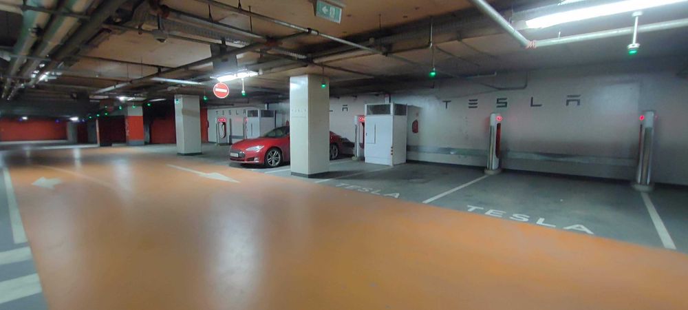 Tesla Model S 85D Small Rear engine