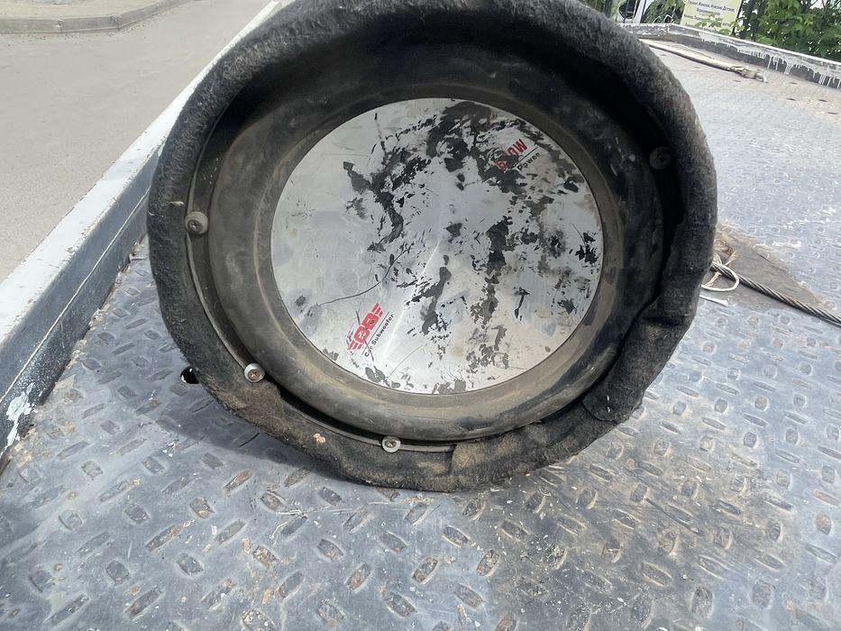 Продам 2 сабуфера