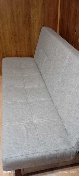 Диван, малко използван.