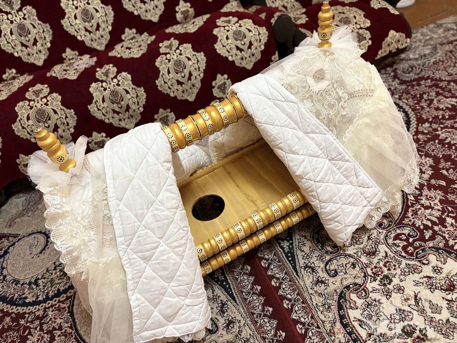 Beshik sotiladi quri beshik to’yda gayan top toza
