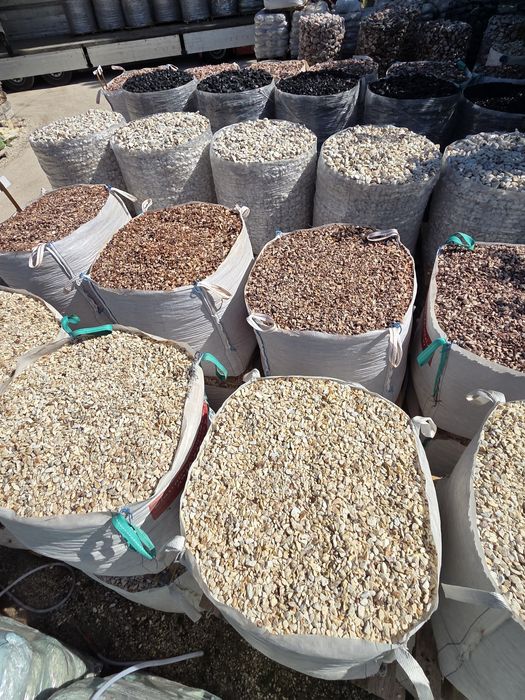 Thassos  piatra rotunjita alba gri rosiatic  pasi gradina bolovani