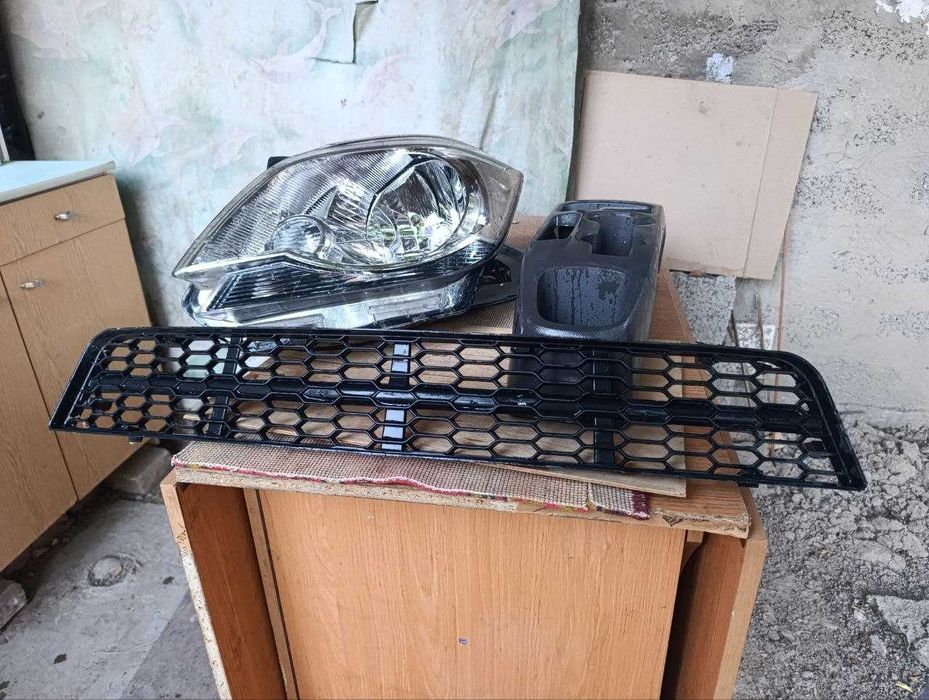 Продаю фара правая  бар и облицовка