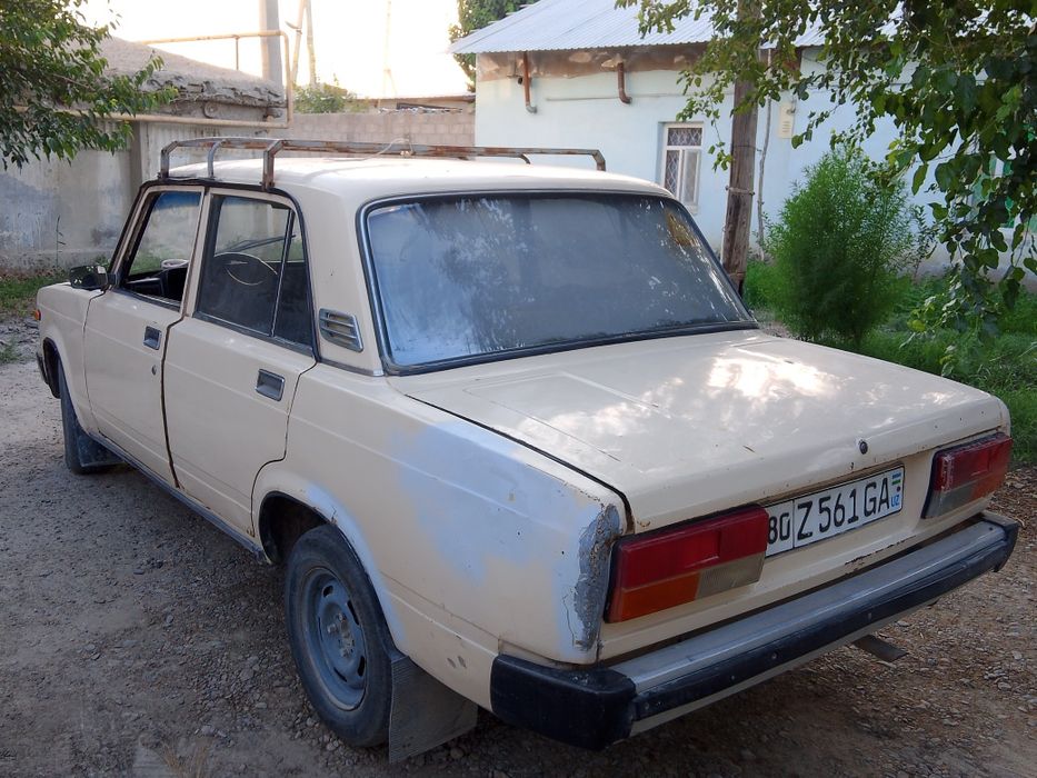 Жигули ваз -2105.