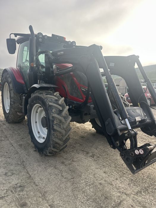 Tractor Valtra N124H